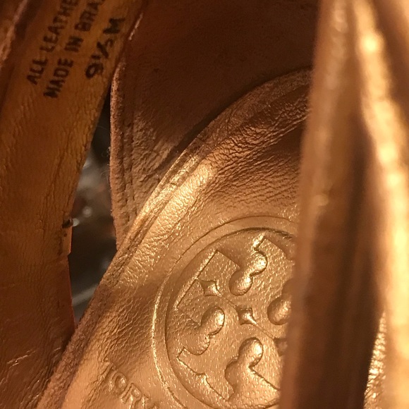 🌟NWT Tory Burch Gold Sandals 🌟 - Picture 3 of 6
